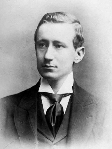 Historical photograph of Guglielmo Marconi.